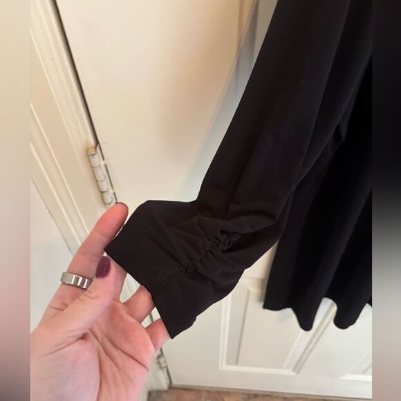 Susan Graver Black V Neck Ruched 3/4 Sleeve Top size 1X - Picture 2 of 5